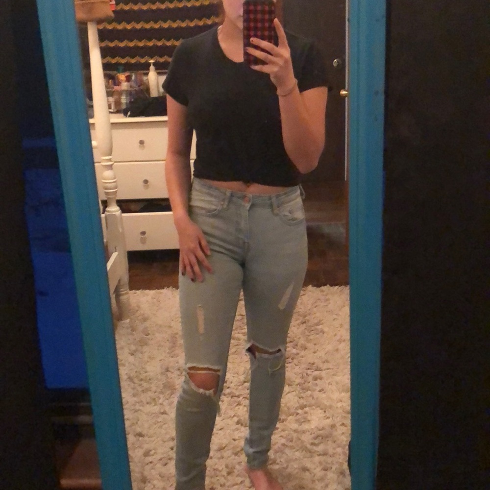 Skinny ripped jeans.